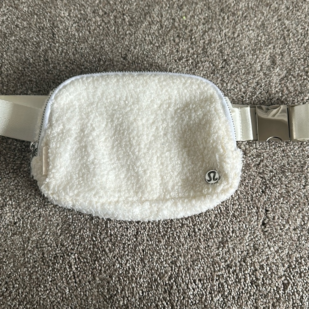 Lululemon fleece belt bag